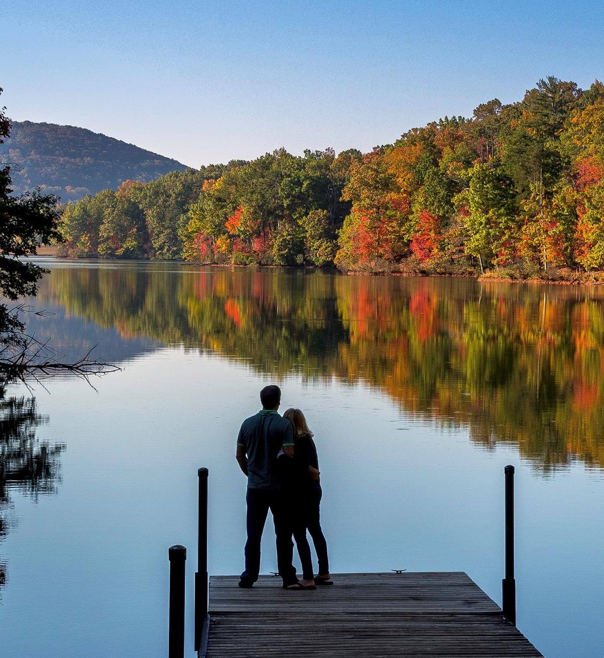 Couple enjoying time on the lake at Big Canoe