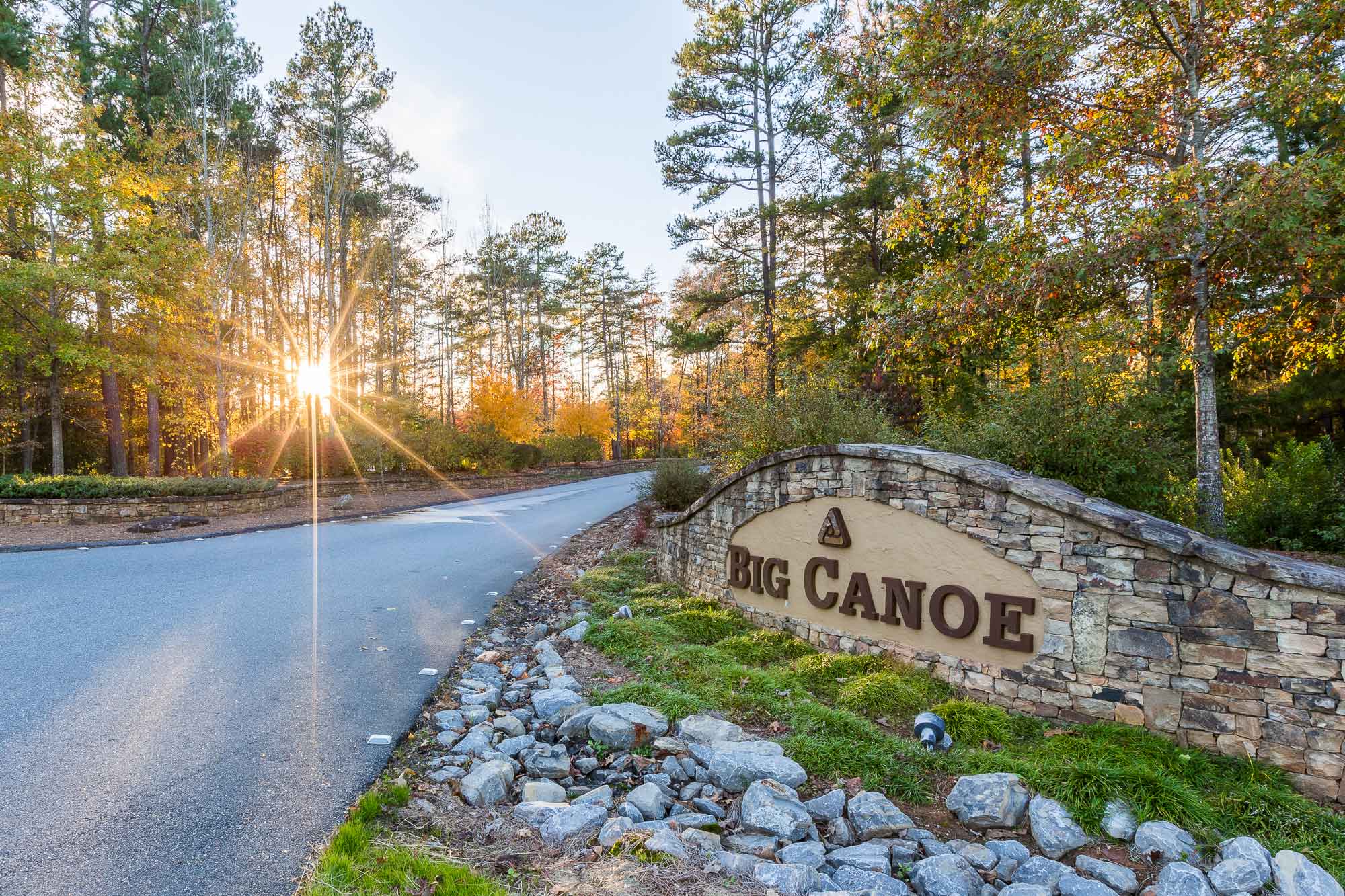 Big Canoe Entrance